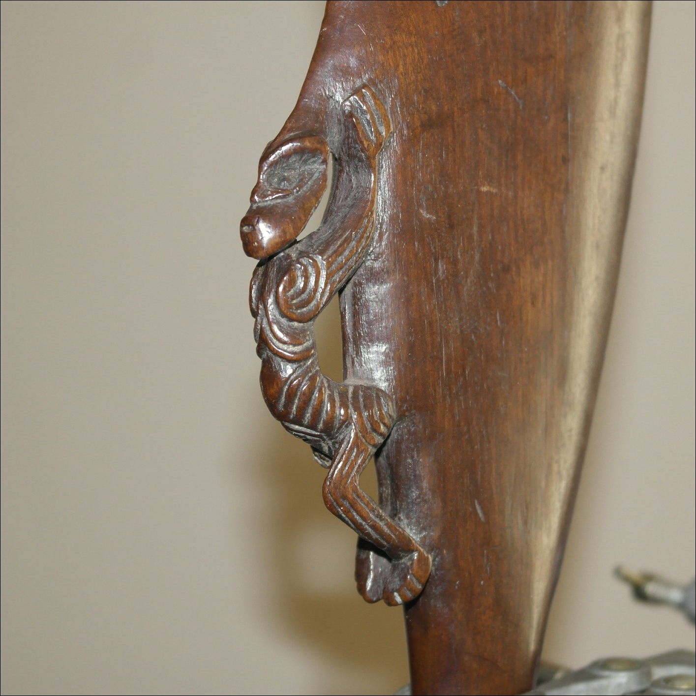 19th century maori wahaika hand club, 19th century Maori weapon, Maori antique club, Maori artifact, Polynesian weapons and antiques gallery, Oceanic art antiques and weapons, Maori war club, 19ème siècle Maoris massue de guerre, looking to buy tribal antiques art and weapons, buying Maori antiques, buying Maori clubs artifacts and weapons, buying Maori antiques, buying Maori clubs and artifacts, selling Maori antiques, selling Maori clubs and artifacts
