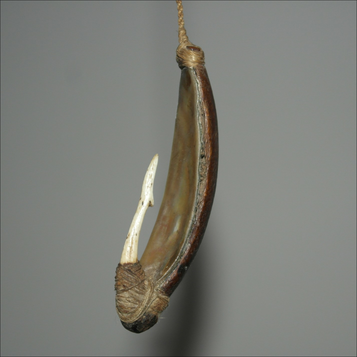19th century Maori fishhook matau, Maori antique, Maori artifact, 19th century maori carving, 19th century Maori antique, 19th century Maori artifact, polynesian tribal art antiques and weapons gallery, oceanic tribal art antiques and weapons gallery, ethnographic tribal art antiques and weapons gallery, 19ème siècle Maoris massue de guerre, looking to buy tribal antiques art and weapons, buying Maori antiques, buying Maori clubs, artifacts and weapons, buying Maori antiques, buying Maori clubs and artifacts