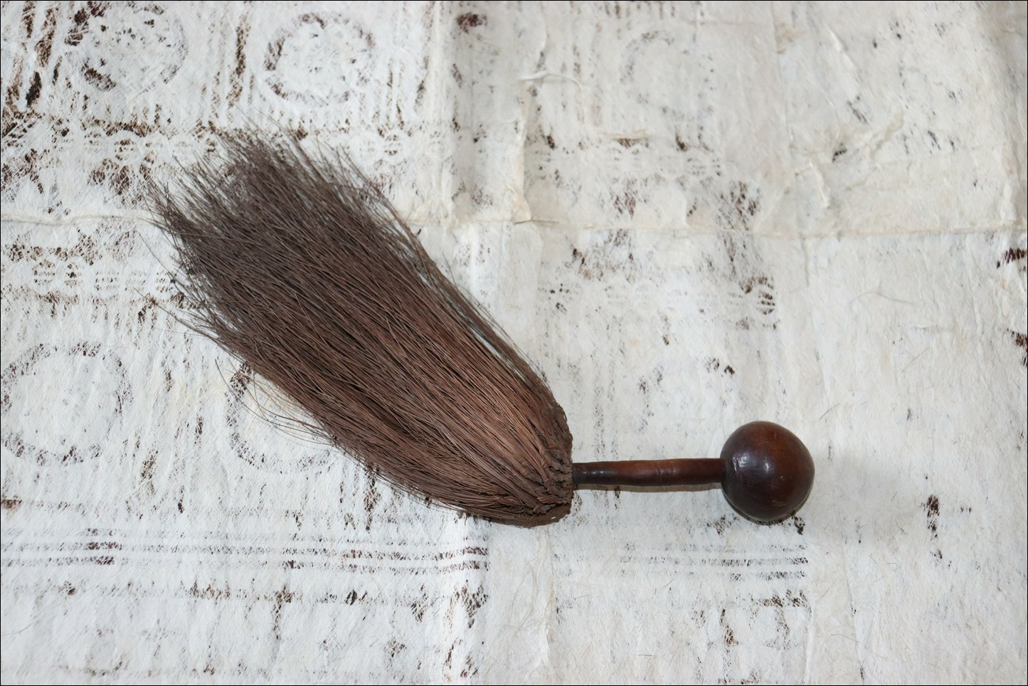 19th century Fijian fly whisk iRoi, Fijian antique, Fijian artifact, 19th century fijian artifact, Polynesian tribal art antiques and weapons gallery, Oceanic tribal art antiques and weapons gallery, ethnographic tribal art antiques and weapons gallery, 19ème siècle Fidji massue de guerre, looking to buy Fijian tribal antiques art and weapons, buying Fijian antiques, buying Fijian clubs artifacts and weapons, buying Fijian antiques