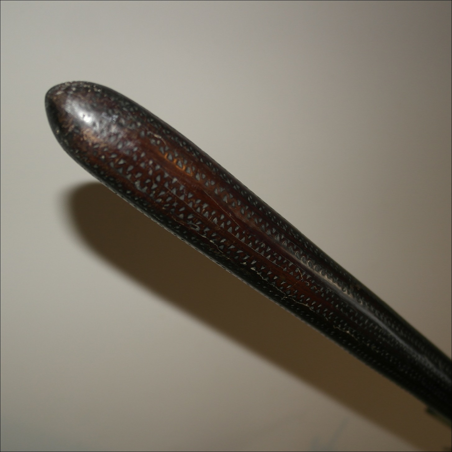19th century Fijian priest staff, Fijian antique, Fijian artifact, 19th century fijian artifact, Polynesian tribal art antiques and weapons gallery, Oceanic tribal art antiques and weapons gallery, ethnographic tribal art antiques and weapons gallery, 19ème siècle Fidji massue de guerre, looking to buy Fijian tribal antiques art and weapons, buying Fijian antiques, buying Fijian clubs artifacts and weapons, buying Fijian antiques