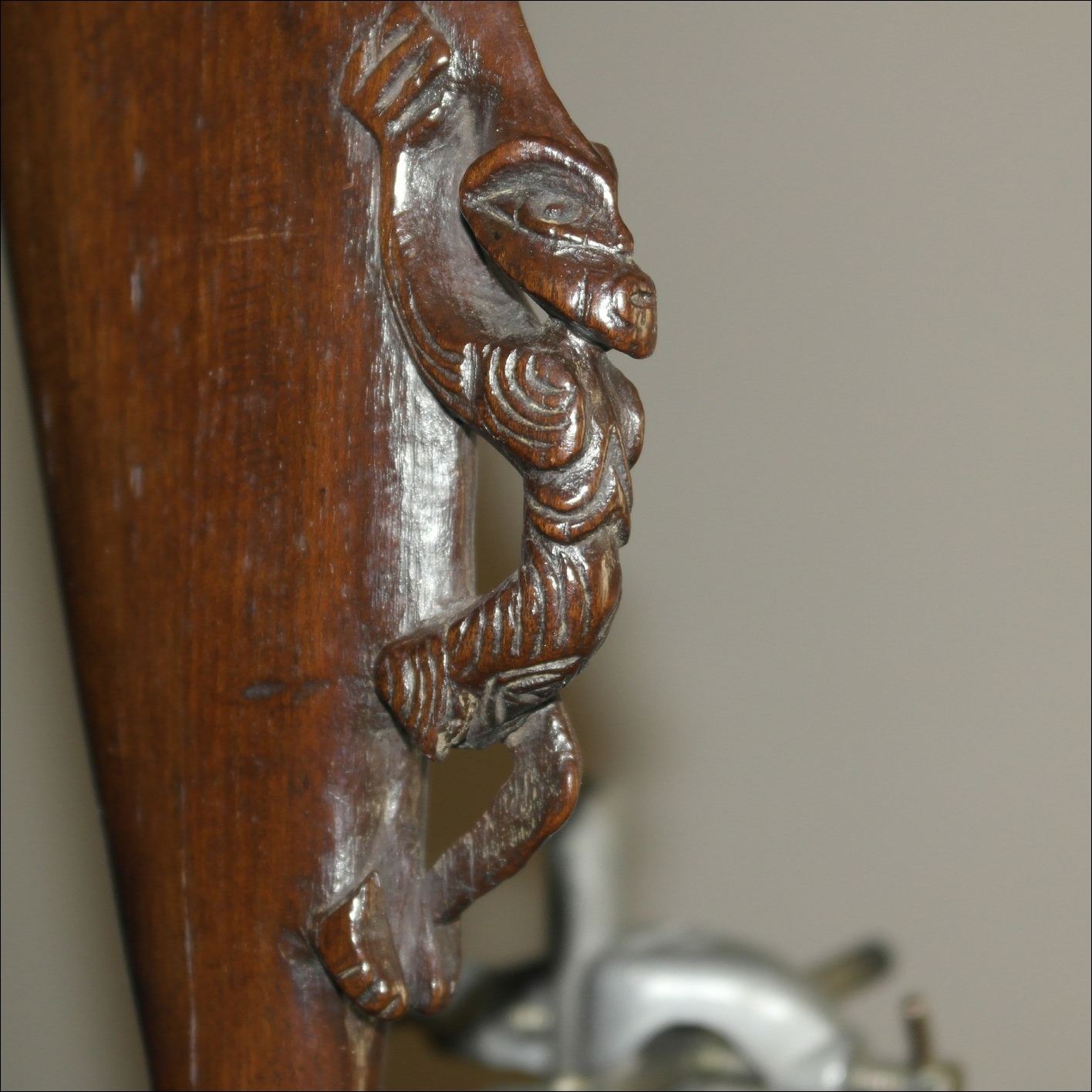 19th century maori wahaika hand club, 19th century Maori weapon, Maori antique club, Maori artifact, Polynesian weapons and antiques gallery, Oceanic art antiques and weapons, Maori war club, 19ème siècle Maoris massue de guerre, looking to buy tribal antiques art and weapons, buying Maori antiques, buying Maori clubs artifacts and weapons, buying Maori antiques, buying Maori clubs and artifacts, selling Maori antiques, selling Maori clubs and artifacts