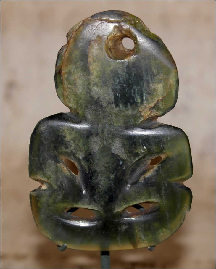 19th century Maori greenstone tiki, greenstone, antique maori pendant, nephrite, maori antique, maori antique, antique maori pounamu pendant, maori artifact, greenstone pekapeka, 19th century maori tiki, hei tiki, antuque maori, maori artifact, maori club, polynesian tribal art antiques and weapons gallery, oceanic tribal art antiques and weapons gallery, ethnographic tribal art antiques and weapons gallery, 19ème siècle Maoris massue de guerre, looking to buy tribal antiques art and weapons, buying Maori antiques, buying Maori clubs, artifacts and weapons, buying Maori antiques, buying Maori clubs and artifacts