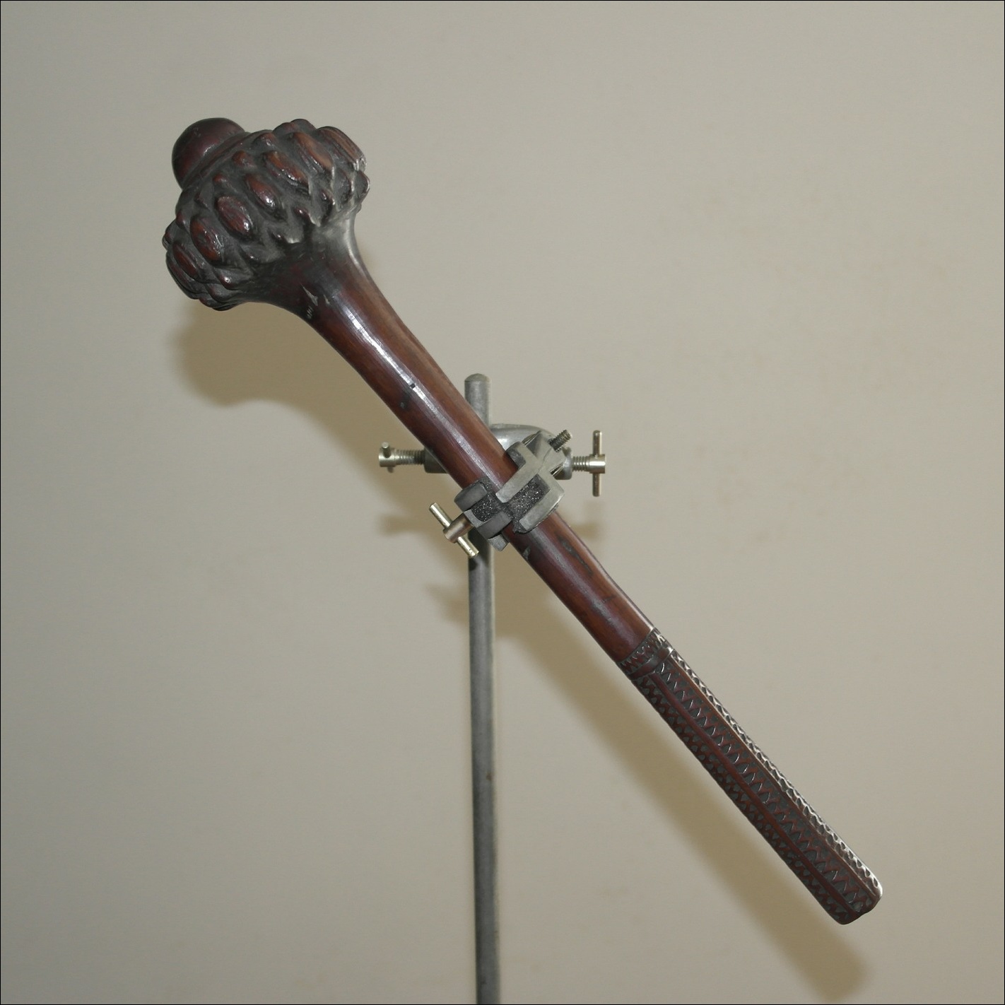 19th century Fijian ula throwing club, 19th century Fijian antique, 19th century Fijian hand club patu, 19th century Fijian war club, Fijian weapon, Fijian artifact, Polynesian tribal art antiques and weapons gallery, Oceanic tribal art antiques and weapons gallery, ethnographic tribal art antiques and weapons gallery, 19ème siècle Fidji massue de guerre, looking to buy Fijian tribal antiques art and weapons, buying Fijian antiques, buying Fijian clubs artifacts and weapons, buying Fijian antiques
