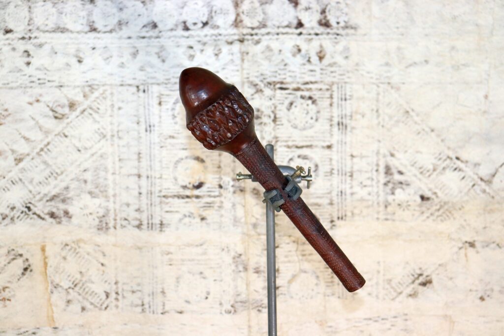 19th century Tongan throwing club, 'Akau tau, apa' apai, Tongan tribal art antiques and weapons gallery, 19ème siècle Tongan massue de guerre, Tongan war club