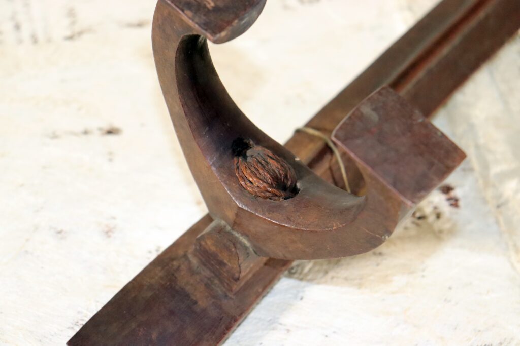 19th century Tongan Laloni kali headrest, antique Tongan hahapo kali, Tongan tribal art antiques and weapons gallery, 19ème siècle Tongan massue de guerre