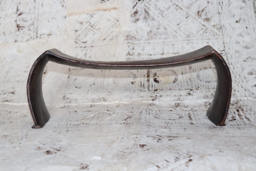19th century Tongan hahapo kali headrest, Tongan tribal art antiques and weapons gallery, 19ème siècle Tongan massue de guerre