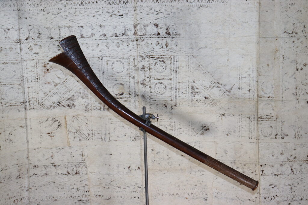 19th century Fijian gata club, Polynesian tribal art antiques and weapons gallery,19ème siècle Fidji massue de guerre