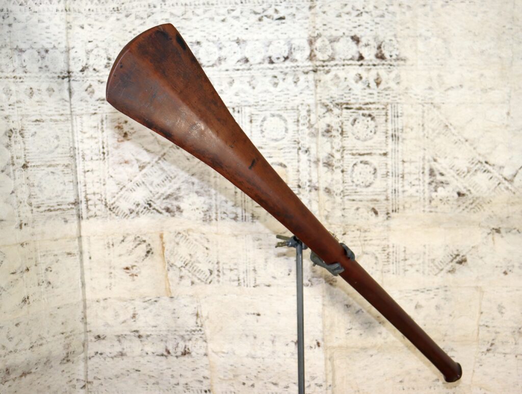 19th century Tongan paddle club, Akau tau, apa apai club, Tongan art antiques and weapons gallery, 19ème siècle Tongan massue de guerre