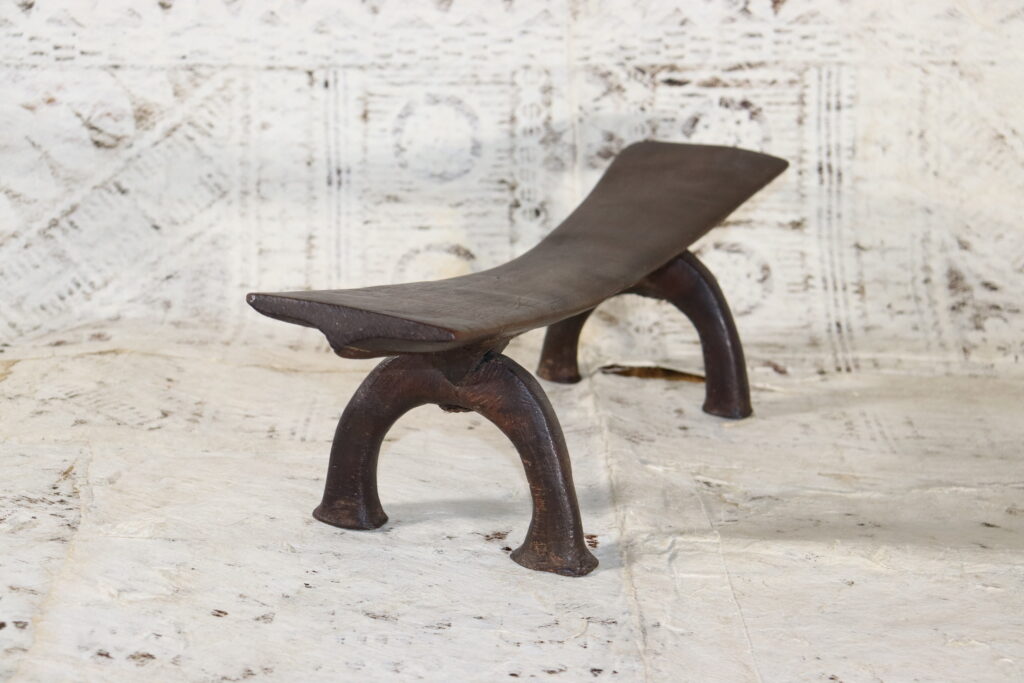 19th century Tongan hahapo kali headrest, Tongan tribal art antiques and weapons gallery, 19ème siècle Tongan massue de guerre