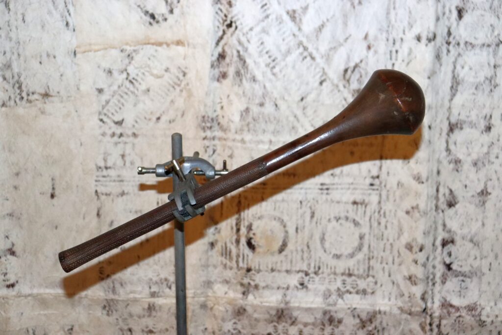 19th century Tongan throwing club, 'Akau tau, apa' apai club, Tongan tribal art antiques and weapons gallery, 19ème siècle Tongan massue de guerre, Tongan war club