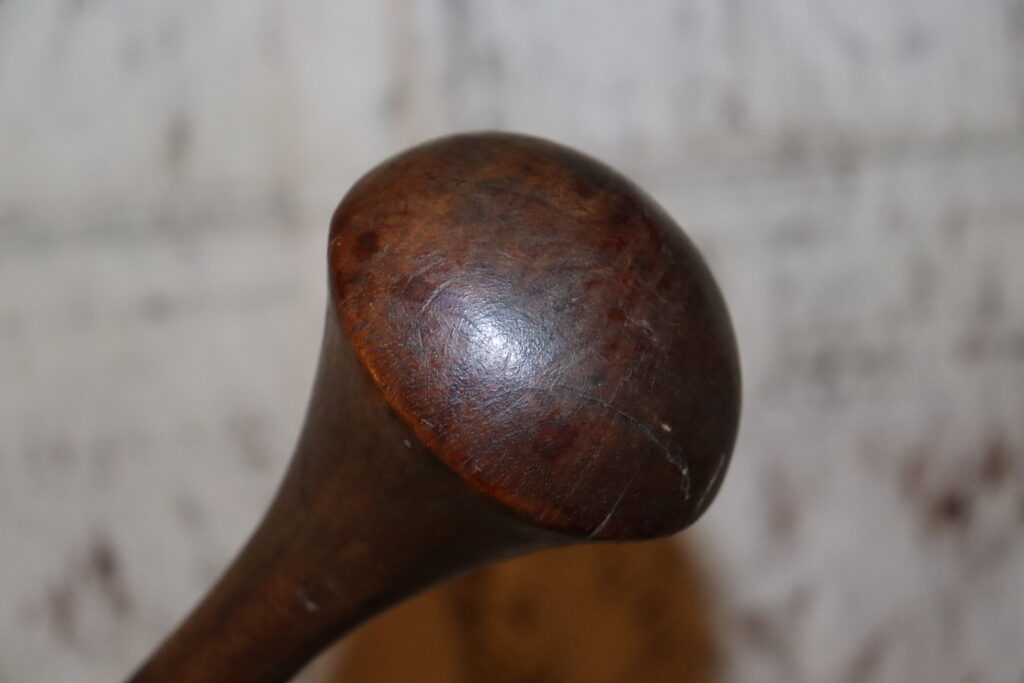 19th century Tongan throwing club, 'Akau tau, apa' apai club, Tongan tribal art antiques and weapons gallery, 19ème siècle Tongan massue de guerre, Tongan war club