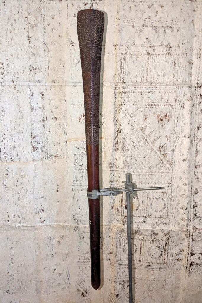 19th century Tongan club 'Akau tau, apa apai club, Tongan tribal art antiques and weapons gallery, 19ème siècle Tongan massue de guerre