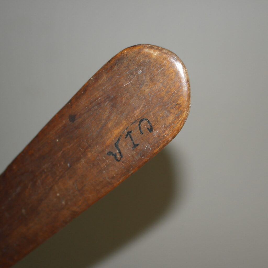 19th century Maori taiaha, Maori club, Polynesian tribal art antiques and weapons gallery, 19ème siècle Maoris massue de guerre