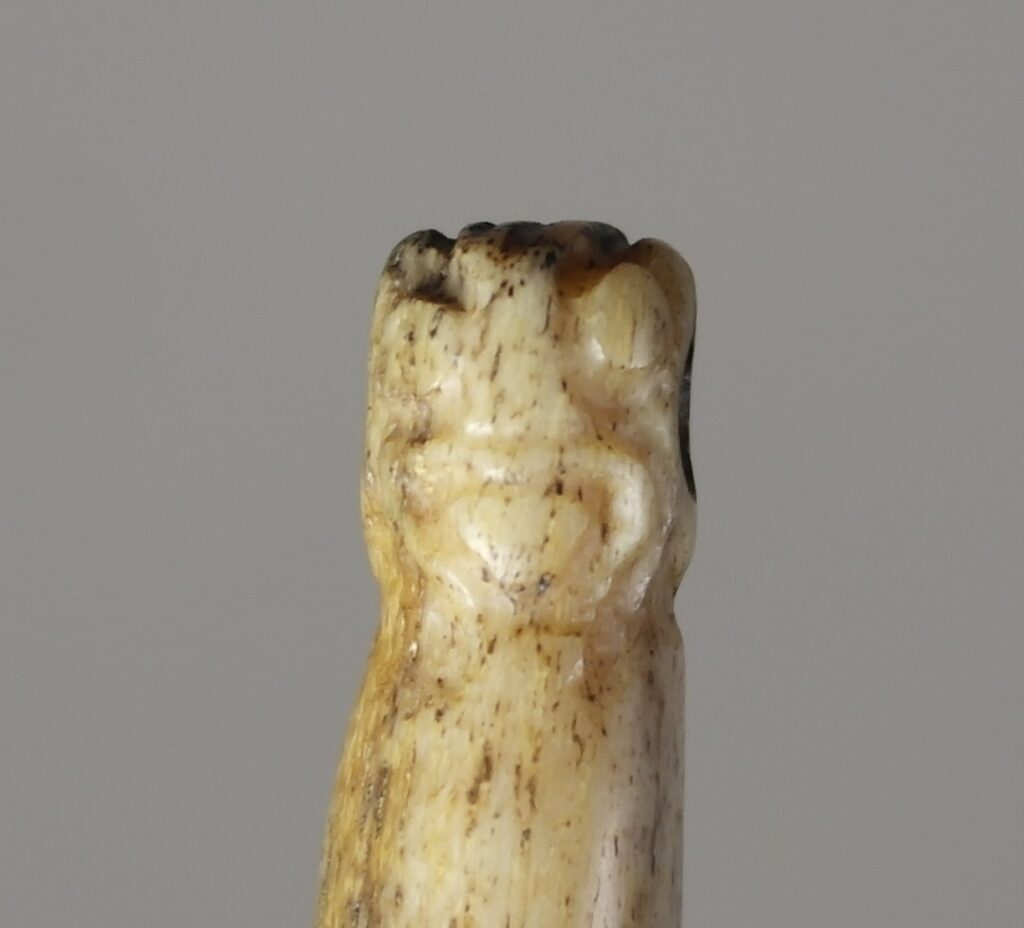 19th century Maori whalebone patu tuna, 19th century Maori hand club patu, Maori whalebone club, Maori war club, Polynesian tribal art antiques and weapons gallery