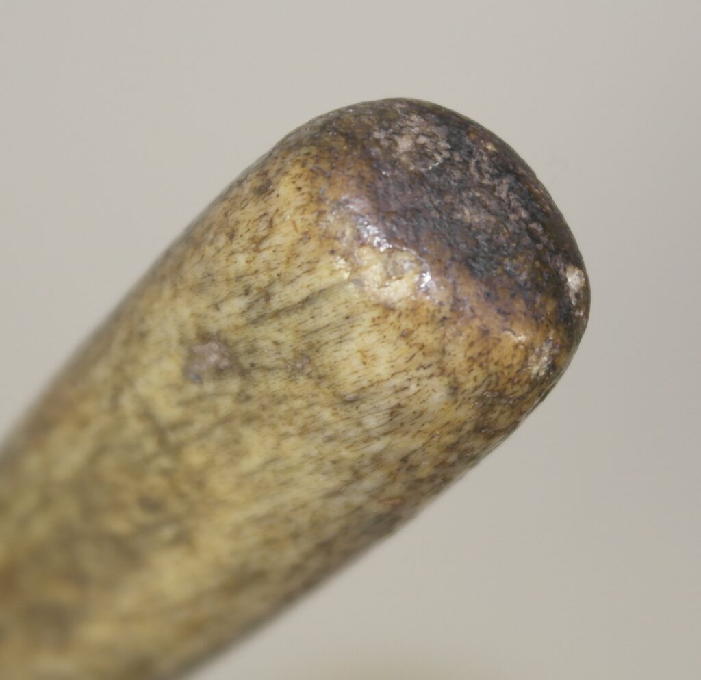 19th century Maori whalebone patu tuna, 19th century Maori hand club patu, Maori whalebone club, Maori war club, Polynesian tribal art antiques and weapons gallery
