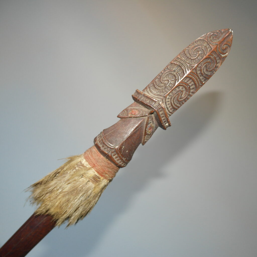 19th century Maori taiaha, Maori weapon, 19th century Maori war club, Polynesian tribal art antiques and weapons gallery, 19ème siècle Maoris massue de guerre