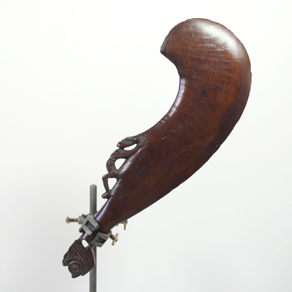 19th century Maori wahaika hand club, Polynesian weapons and antiques gallery, 19ème siècle Maoris massue de guerre