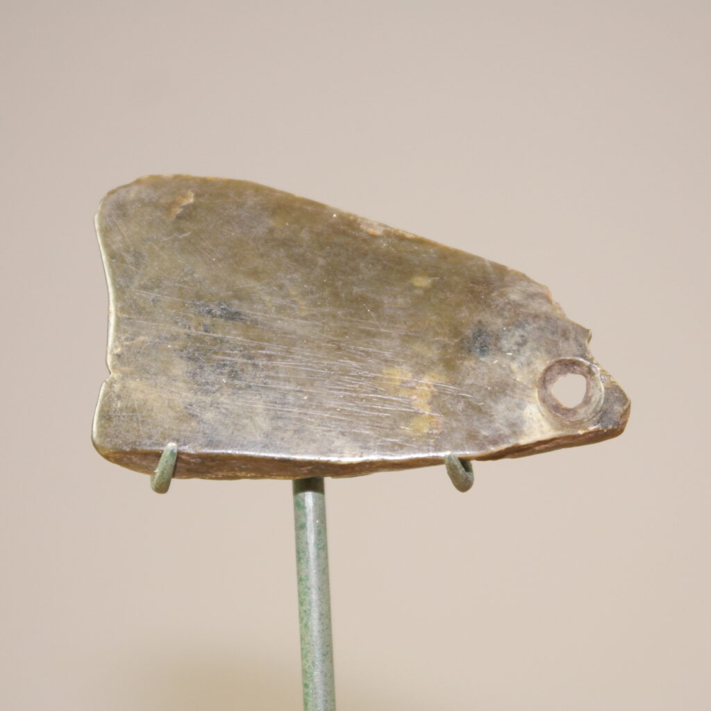19th century Maori greenstone pendant, Maori tribal art antiques and weapons gallery, antique Maori pounamu pendant, 19th century Maori nephrite pendant