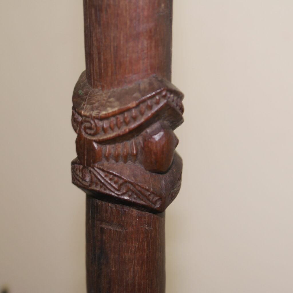 19th century Maori pouwhenua, Maori weapon, 19th century Maori war club, Polynesian tribal art antiques and weapons gallery, 19ème siècle Maoris massue de guerre