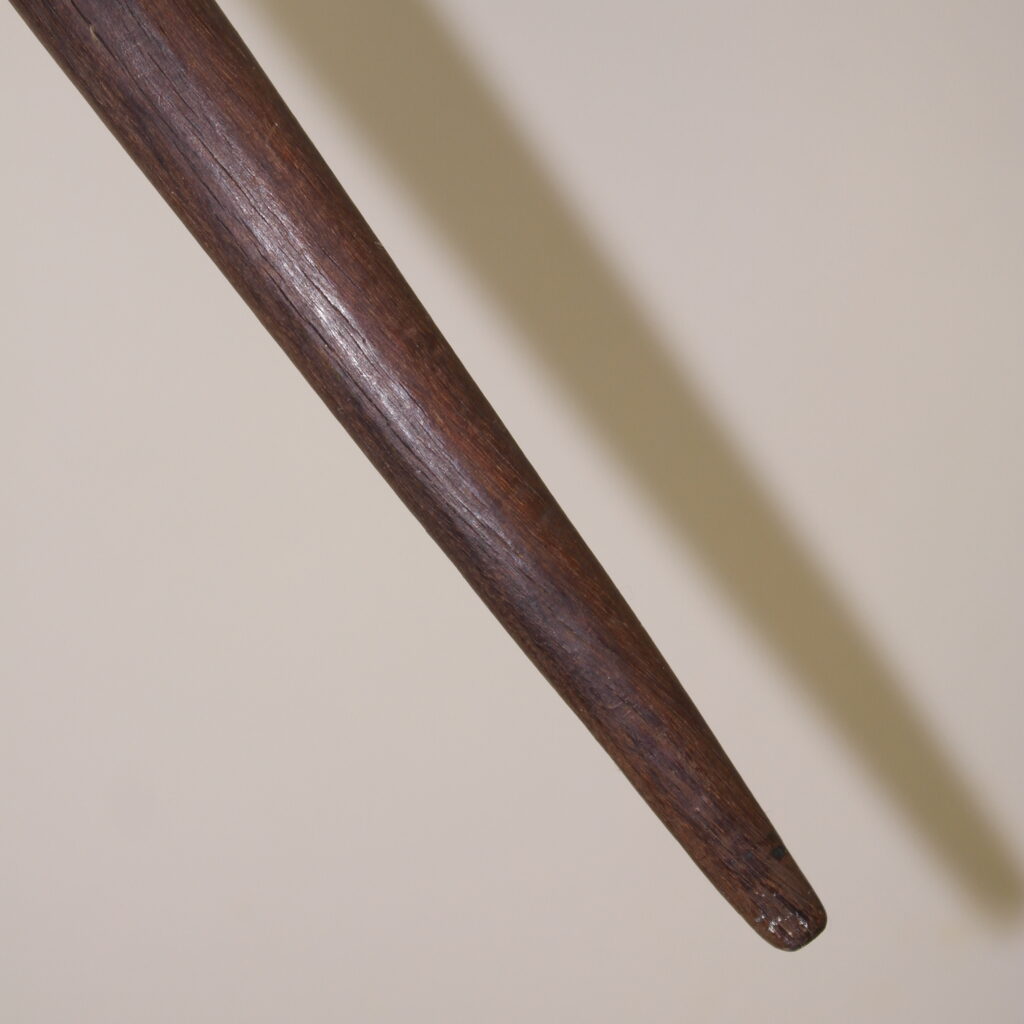 19th century Maori pouwhenua, Maori weapon, 19th century Maori war club, Polynesian tribal art antiques and weapons gallery, 19ème siècle Maoris massue de guerre