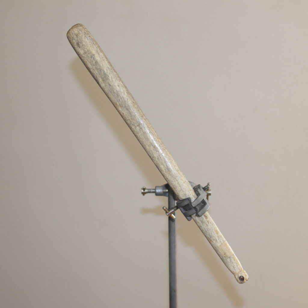 19th century Maori whalebone patu tuna, 19th century Maori hand club patu, Maori whalebone club, Maori war club, Polynesian tribal art antiques and weapons gallery