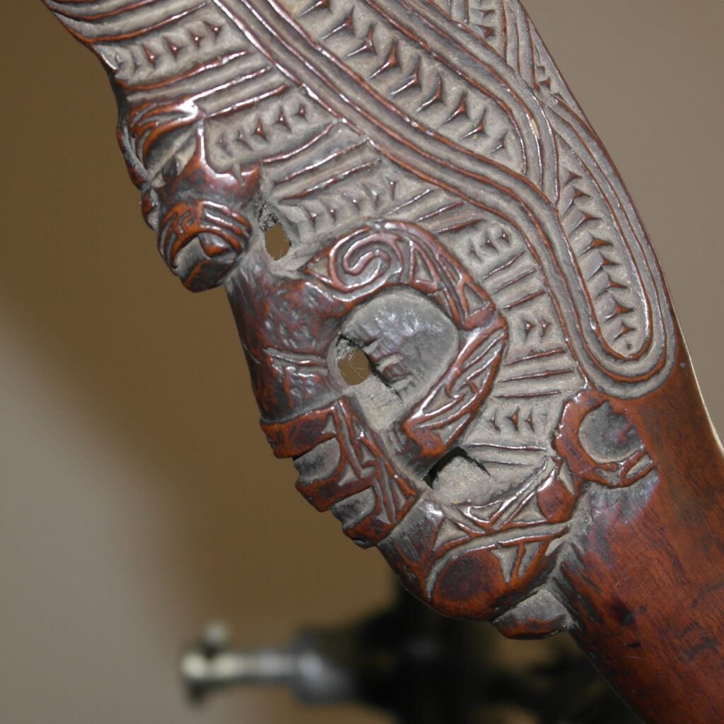 19th century Maori wahaika club, 19th century Maori weapon, Maori antique club, Maori artifact, Polynesian weapons and antiques gallery, Oceanic art antiques and weapons, Maori war club, 19ème siècle Maoris massue de guerre