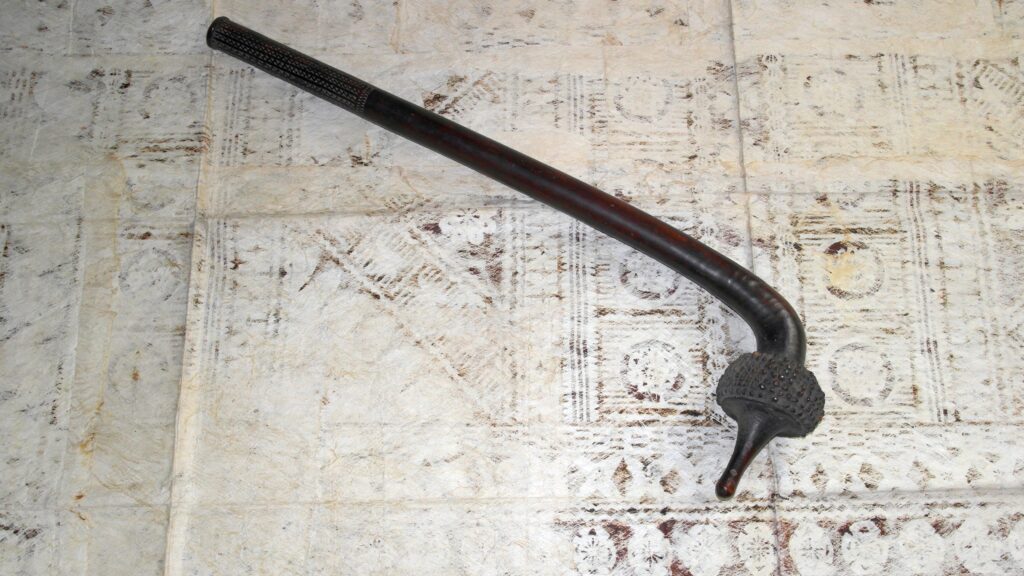 19th century Fijian totokai club, beaked battle-hammer, Polynesian tribal art antiques and weapons gallery, 19ème siècle Fidji massue de guerre
