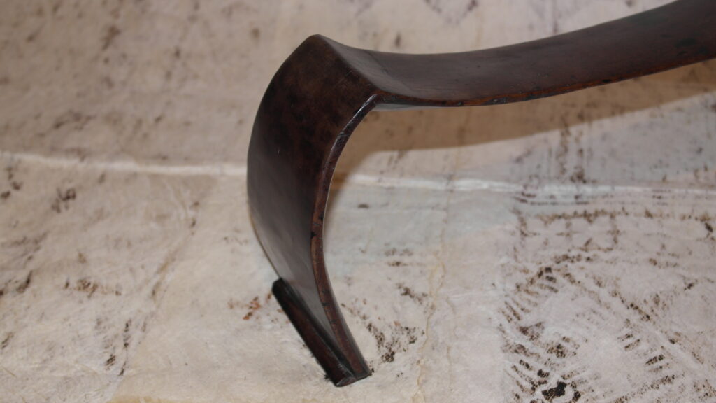 19th century Tongan hahapo kali headrest, Tongan tribal art antiques and weapons gallery, 19ème siècle Tongan massue de guerre