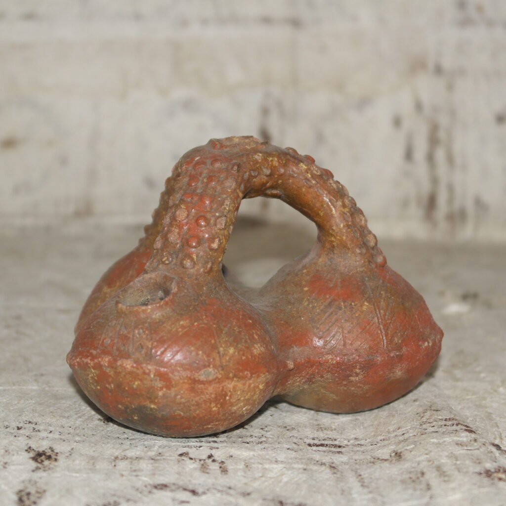 19th century Fijian saqa water pottery vessel, Polynesian tribal art antiques and weapons gallery,19ème siècle Fidji massue de guerre