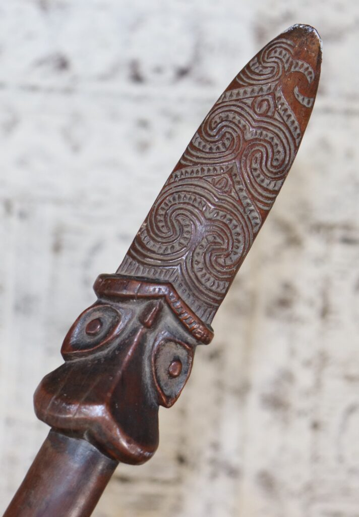 19th century Maori taiaha, Maori weapon, Maori war club, Maori tribal art antiques and weapons gallery, 19ème siècle Maoris massue de guerre