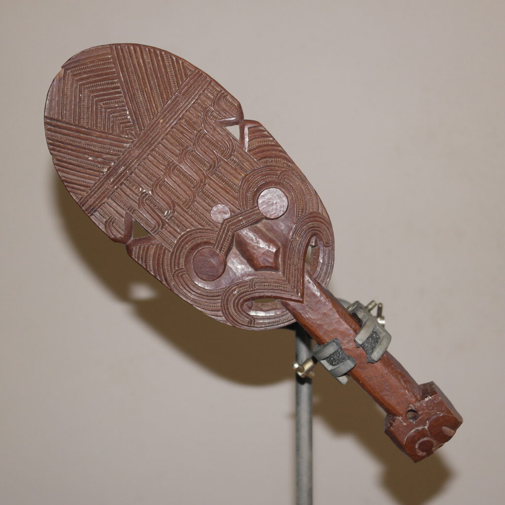 19th century Maori kotiate club, Maori war club, Maori tribal art antiques and weapons gallery, 19ème siècle Maoris massue de guerre