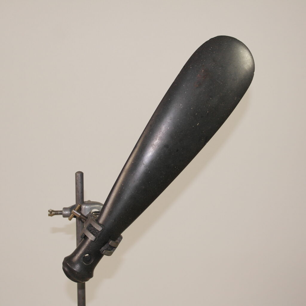 19th century Maori Patu Onewa, Maori war club, Maori tribal art antiques and weapons gallery, 19ème siècle Maoris massue de guerre