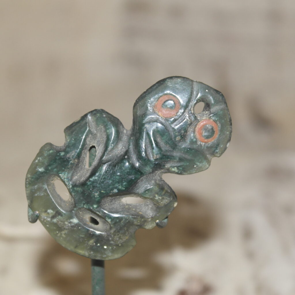 19th century Maori hei tiki, greenstone, antique maori pounamu pendant, Maori tribal art antiques and weapons gallery, 19ème siècle Maoris massue de guerre
