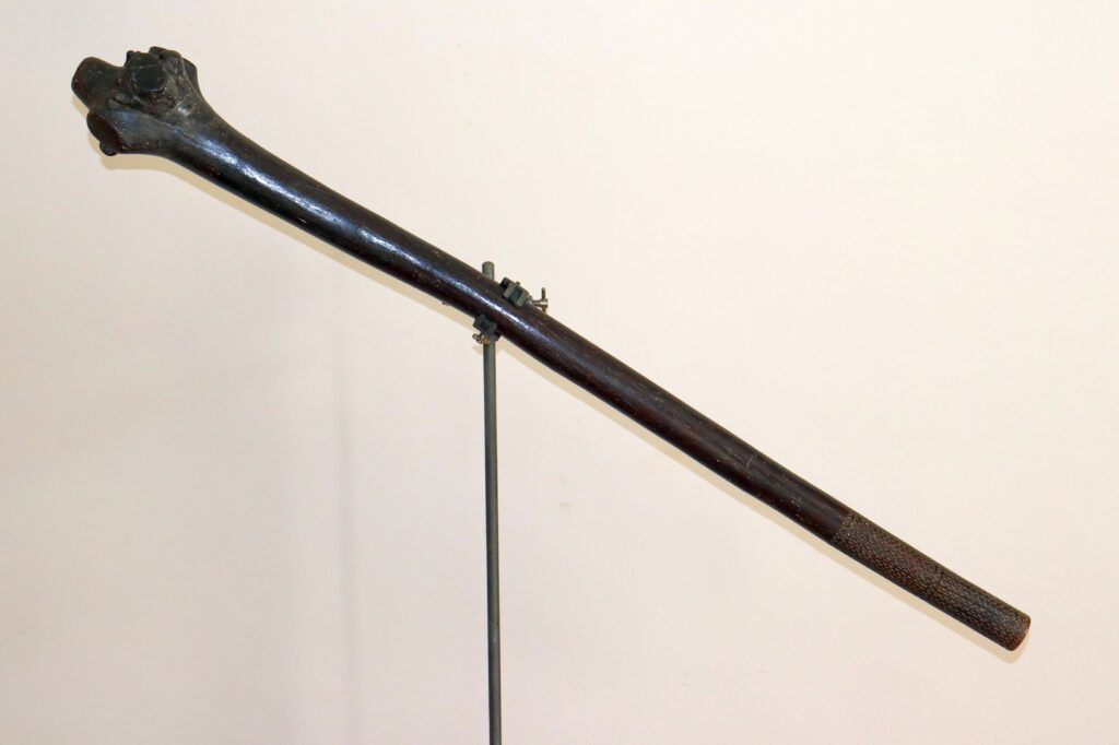 19th century Fijian vunikau club, Vunikau-bulibuli-sevaro, Fijian tribal art antiques and weapons gallery, 19ème siècle Fidji massue de guerre