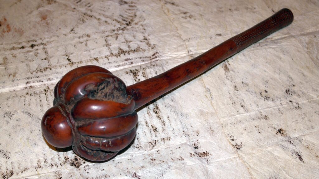 19th century Fijian ula club, 19th century Fijian war club, Fijian tribal art antiques and weapons gallery, 19ème siècle Fidji massue de guerre, looking to buy Fijian tribal antiques art and weapons