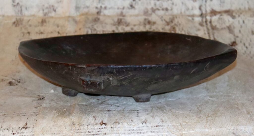 19th century Fijian kava bowl, Fijian ceremonial kava dish, Fijian tribal art antiques and weapons gallery, 19ème siècle Fidji massue de guerre, looking to buy Fijian tribal antiques art and weapons