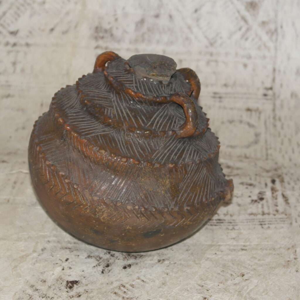 19th century Fijian Kitu Qele pottery vessel, Fijian tribal art antiques and weapons gallery, 19ème siècle Fidji massue de guerre, selling Fijian tribal antiques art and weapons