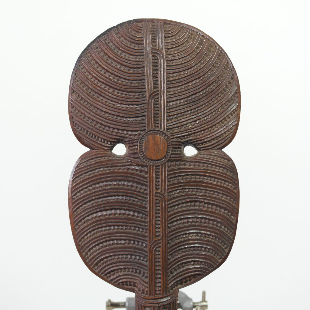 19th century Maori kotiate club, Maori war club, Maori tribal art antiques and weapons gallery, 19ème siècle Maoris massue de guerre