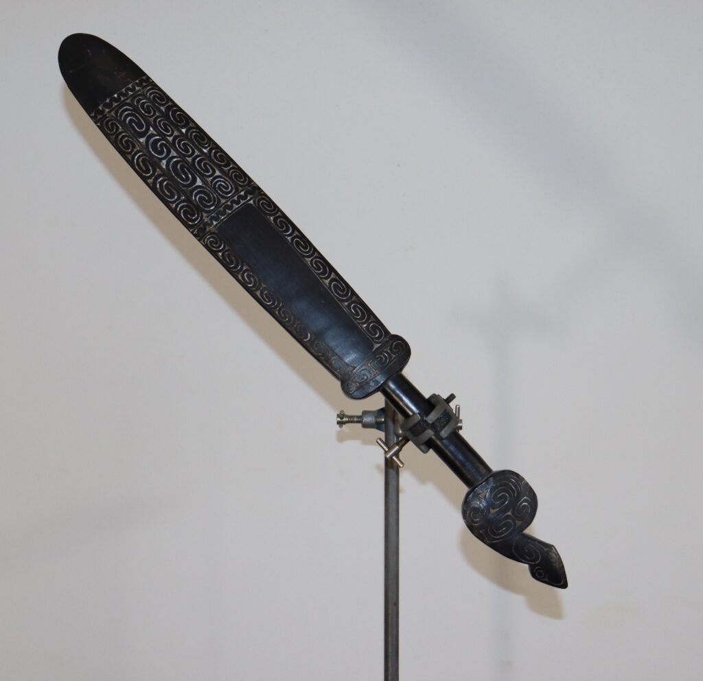 19th century Massim club, Tribal Art Gallery, Massim tribal art antiques and weapons gallery, 19ème siècle papua new guinea massue de guerre