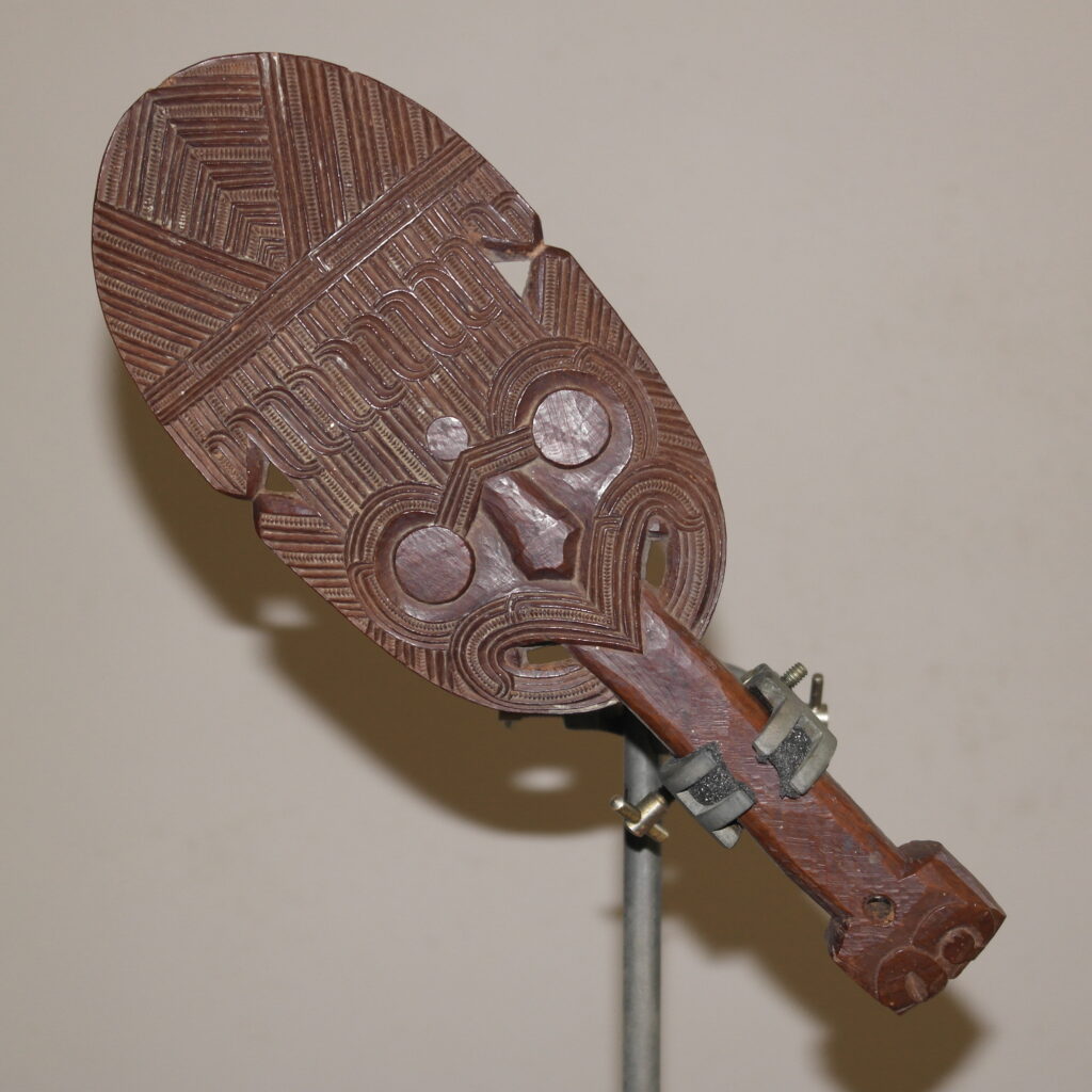 19th century Maori kotiate club, Maori war club, Maori tribal art antiques and weapons gallery, 19ème siècle Maoris massue de guerre