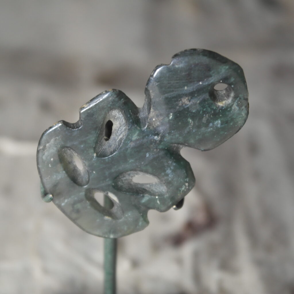 19th century Maori hei tiki, greenstone, antique maori pounamu pendant, Maori tribal art antiques and weapons gallery, 19ème siècle Maoris massue de guerre