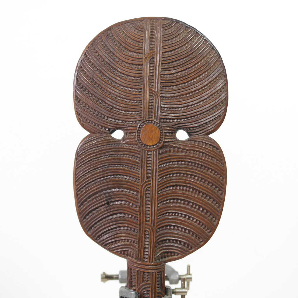 19th century Maori kotiate club, Maori war club, Maori tribal art antiques and weapons gallery, 19ème siècle Maoris massue de guerre