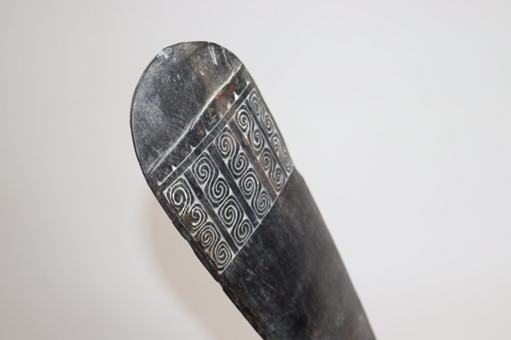 19th century Massim club, Tribal Art Gallery, Massim tribal art antiques and weapons gallery,19ème siècle papua new guinea massue de guerre