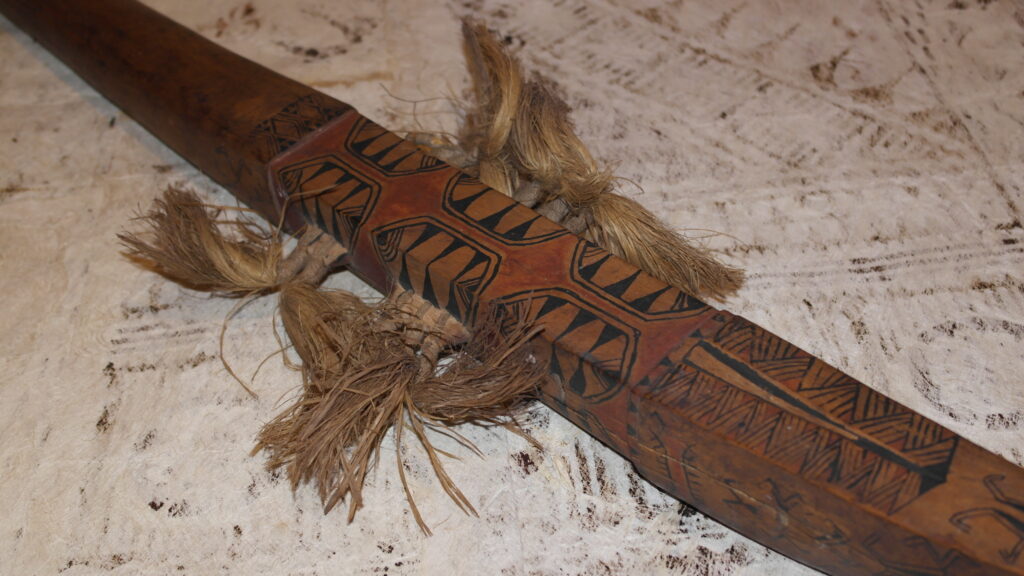 19th century Santa Cruz napa club, 19ème siècle papua new guinea massue de guerre, 19th century Melanesian and Micronesian art antiques and weapons gallery