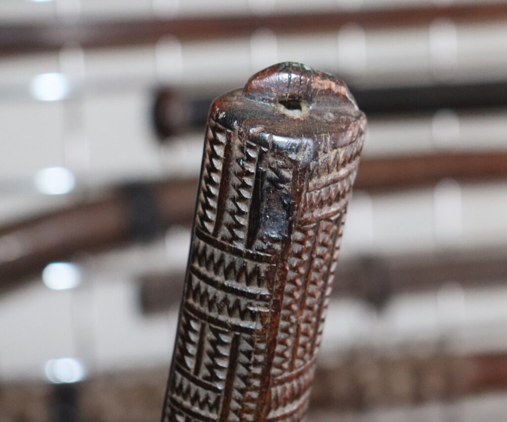 18th century Tongan club 'Akau tau, apa apai club, Tongan tribal art antiques and weapons gallery, 19ème siècle Tongan massue de guerre, Tongan war club
