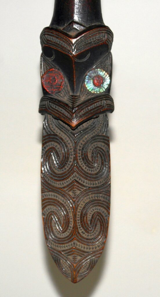 19th century Maori taiaha, Maori war club, Maori tribal art antiques and weapons gallery, 19ème siècle Maoris massue de guerre, buying Maori clubs and artifacts