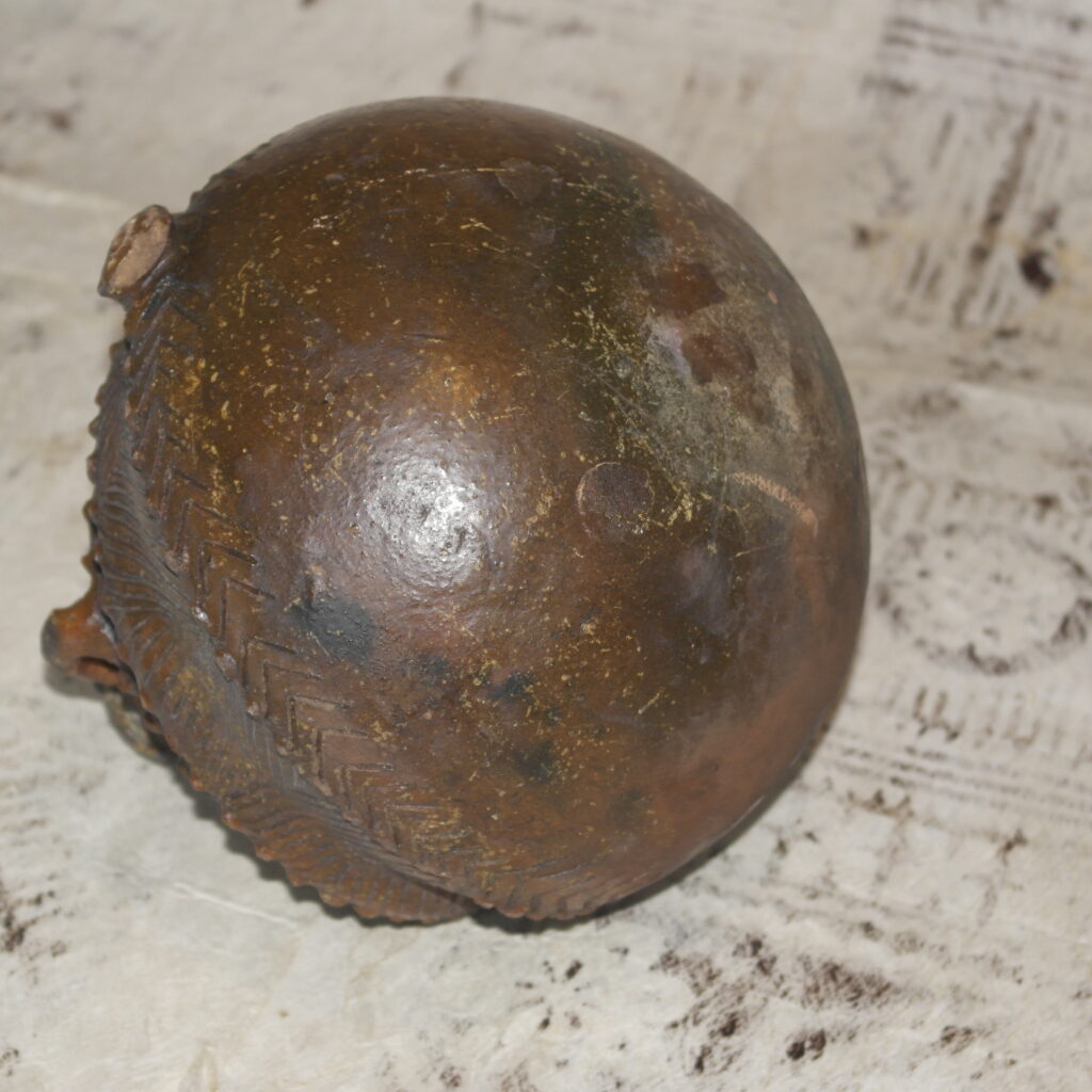 19th century Fijian Kitu Qele pottery vessel, Fijian tribal art antiques and weapons gallery, 19ème siècle Fidji massue de guerre, selling Fijian tribal antiques art and weapons
