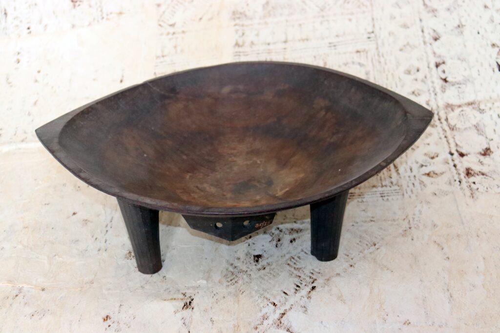 19th century Fijian kava bowl, Fijian ceremonial kava dish, Fijian tribal art antiques and weapons gallery, 19ème siècle Fidji massue de guerre