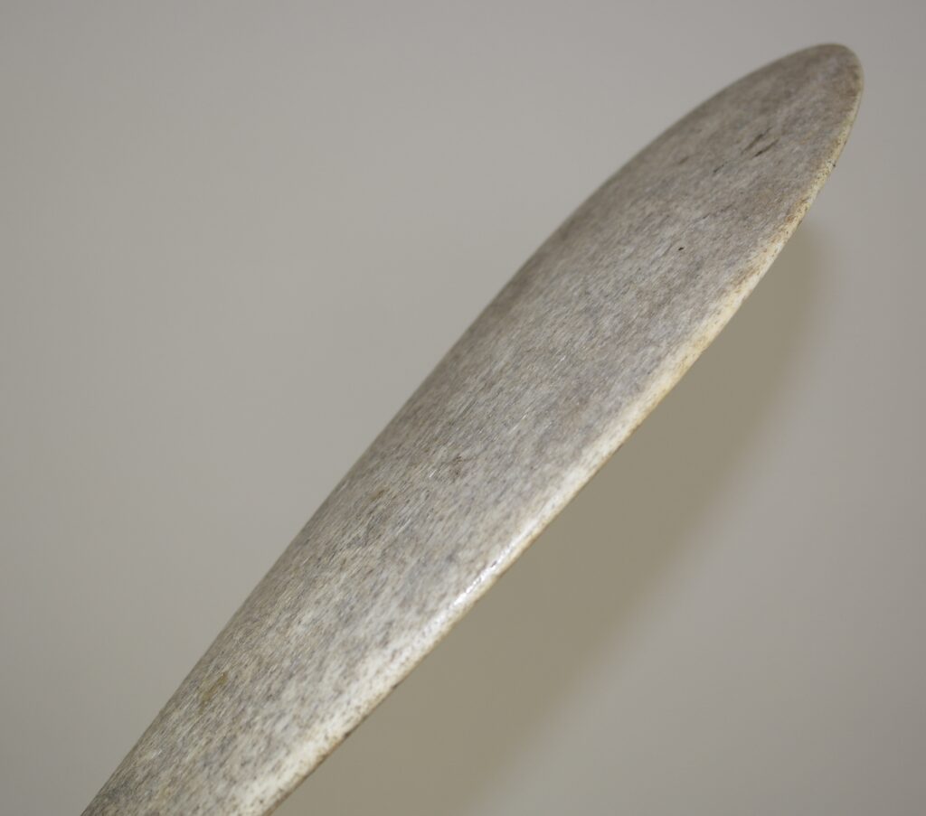 19th century Maori club patu paraoa, Maori whalebone club, Maori tribal art antiques and weapons gallery, 19ème siècle Maoris massue de guerre, Maori war club
