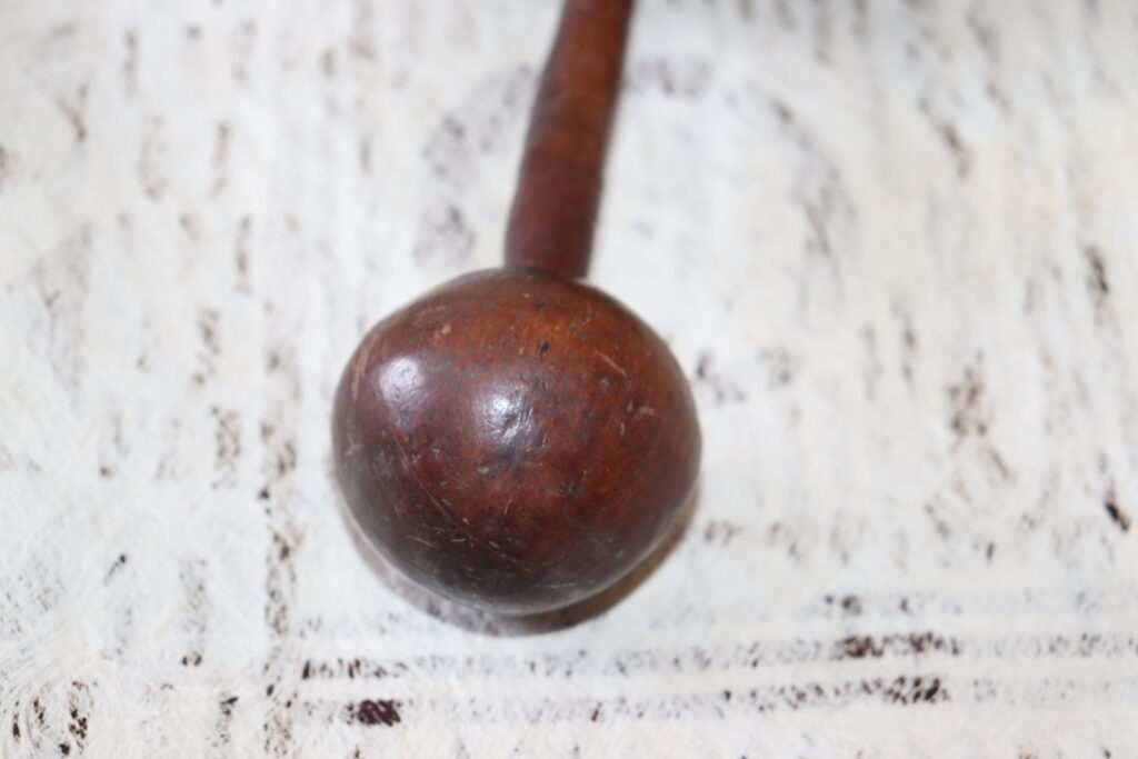 19th century Fijian fly whisk i-Roi, Fijian tribal art antiques and weapons gallery, 19ème siècle Fidji massue de guerre, buy Fijian tribal art and weapons
